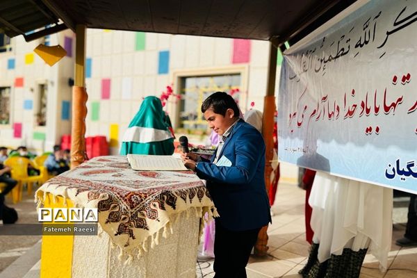 شور و نشاط دانش‌آموزان در حاشیه برگزاری مسابقات قرآن در آباده