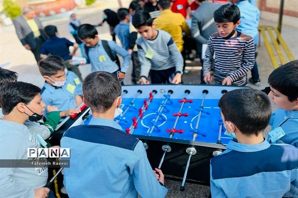 شور و نشاط دانش‌آموزان در حاشیه برگزاری مسابقات قرآن در آباده