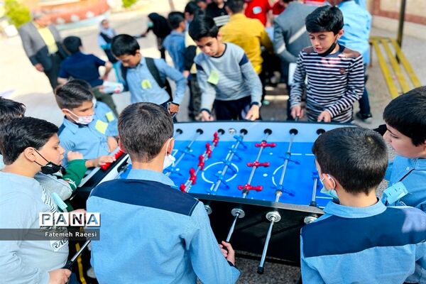شور و نشاط دانش‌آموزان در حاشیه برگزاری مسابقات قرآن در آباده