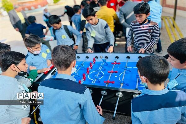شور و نشاط دانش‌آموزان در حاشیه برگزاری مسابقات قرآن در آباده
