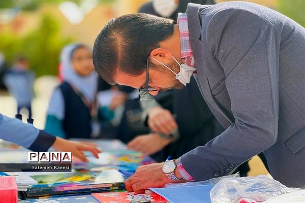 شور و نشاط دانش‌آموزان در حاشیه برگزاری مسابقات قرآن در آباده