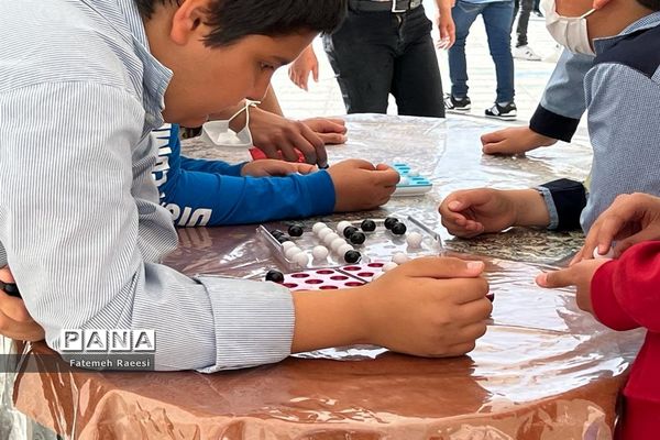 شور و نشاط دانش‌آموزان در حاشیه برگزاری مسابقات قرآن در آباده