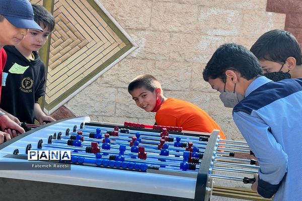 شور و نشاط دانش‌آموزان در حاشیه برگزاری مسابقات قرآن در آباده