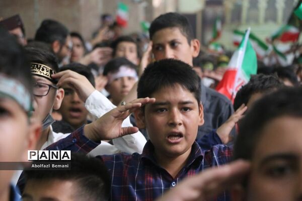 اجرای سرود سلام فرمانده در مسجد مقدس جمکران-3