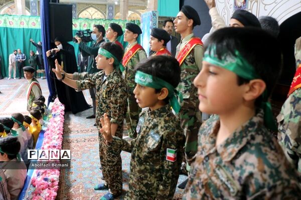 اجرای سرود سلام فرمانده در مسجد مقدس جمکران-3