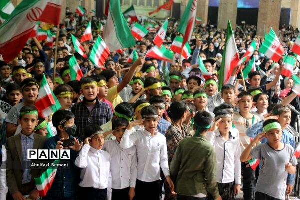 اجرای سرود سلام فرمانده در مسجد مقدس جمکران-3