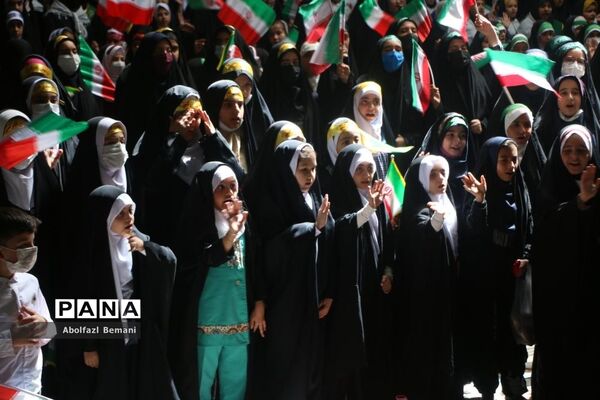 اجرای سرود سلام فرمانده در مسجد مقدس جمکران-3