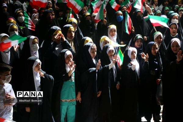اجرای سرود سلام فرمانده در مسجد مقدس جمکران-3