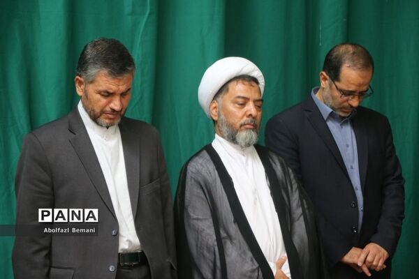 اجرای سرود سلام فرمانده در مسجد مقدس جمکران-3