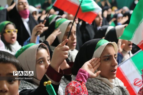 اجرای سرود سلام فرمانده در مسجد مقدس جمکران-3