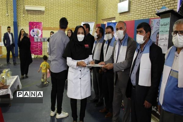 آیین تقدیر از مراقبین و سفیران سلامت دانش‌آموزی در حمیدیه