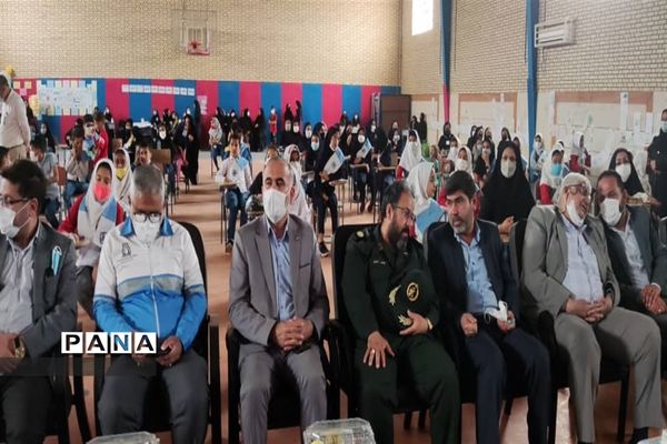 آیین تقدیر از مراقبین و سفیران سلامت دانش‌آموزی در حمیدیه