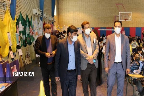 آیین تقدیر از مراقبین و سفیران سلامت دانش‌آموزی در حمیدیه