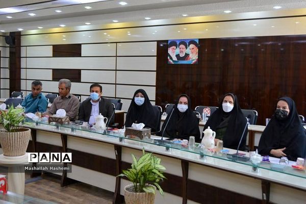 نشست هم‌اندیشی معاونت آموزش ابتدایی اداره‌کل آموزش و پرورش استان بوشهر