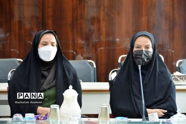 نشست هم‌اندیشی معاونت آموزش ابتدایی اداره‌کل آموزش و پرورش استان بوشهر