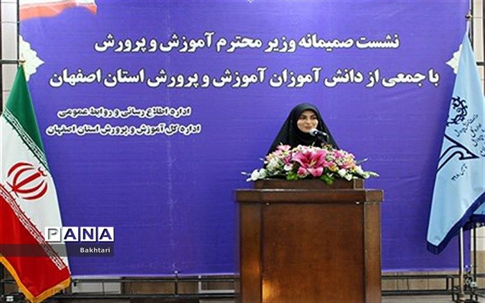 صحبت‌های دانش‌آموز نماینده سازمان دانش‌آموزی ، خبرنگار پانا و مجلس دانش آموزی در حضور وزیر آموزش و پرورش