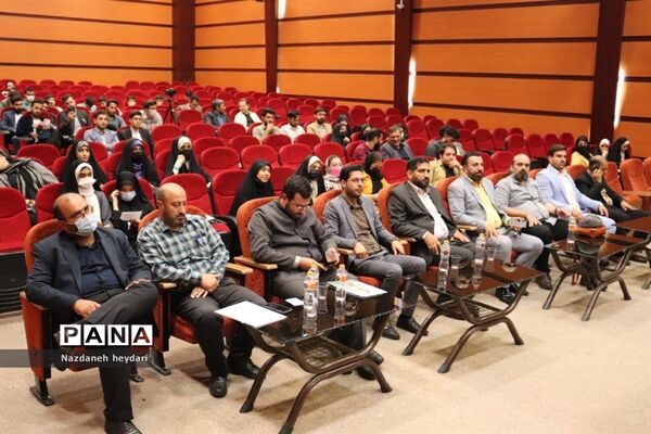 نشست صمیمانه هنرمندان بهارستان با رئیس حوزه هنری استان تهران