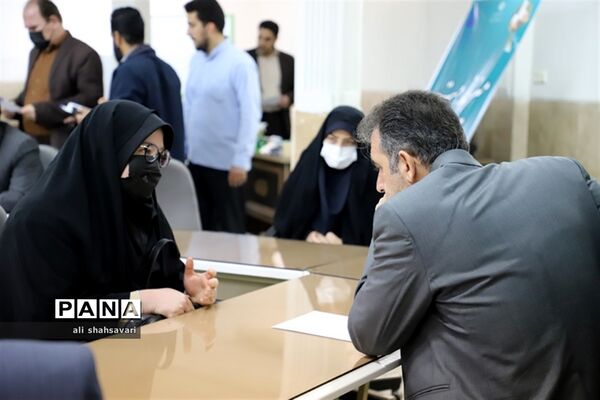 رسیدگی به مشکلات و مسائل مردم در میز خدمت آموزش و پرورش کرمانشاه