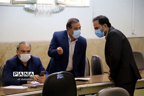 رسیدگی به مشکلات و مسائل مردم در میز خدمت آموزش و پرورش کرمانشاه