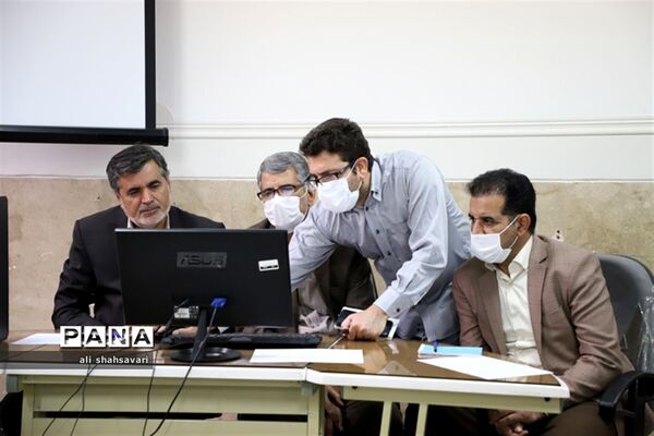 رسیدگی به مشکلات و مسائل مردم در میز خدمت آموزش و پرورش کرمانشاه