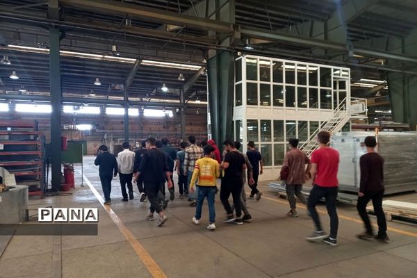 بازدید دانش‌آموزان مدرسه امام حسین(ع) از شرک صنعتی ساران شهرستان نظرآباد