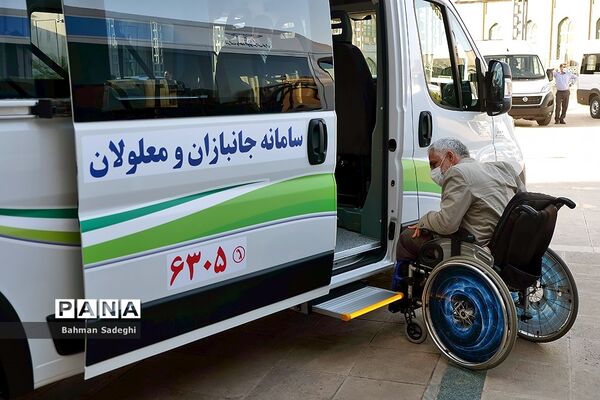 رونمایی از 20 دستگاه ون مناسب‌سازی شده ویژه معلولان