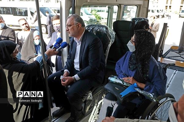 رونمایی از 20 دستگاه ون مناسب‌سازی شده ویژه معلولان