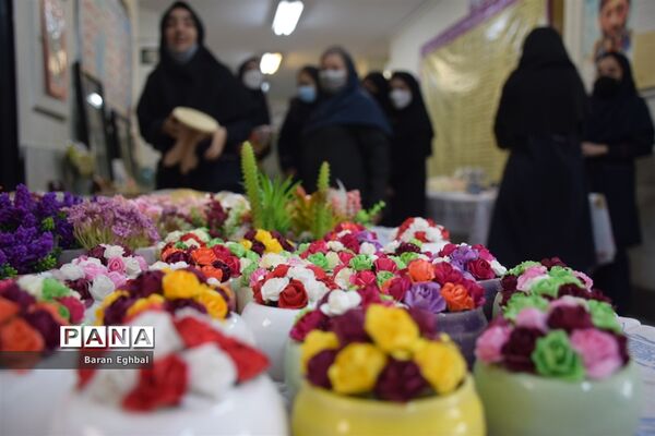 نمایشگاه فرهنگی هنری و جشنواره غذا در دبیرستان شهید آوینی منطقه5