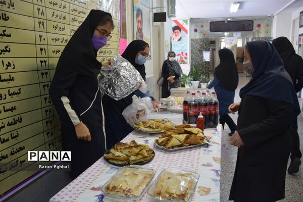 نمایشگاه فرهنگی هنری و جشنواره غذا در دبیرستان شهید آوینی منطقه5