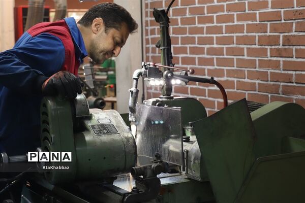 بازدید رئیس کل بانک مرکزی از صنعت استان آذربایجان آذربایجان شرقی