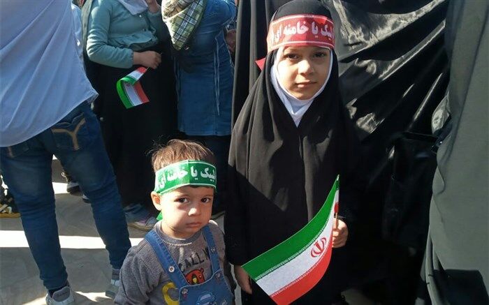 آینده کشور و نظام اسلامی متعلق به جوانان است