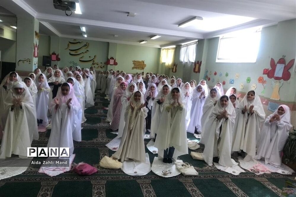 مراسم جشن تکلیف دانش‌آموزان دختر مدرسه توفیق