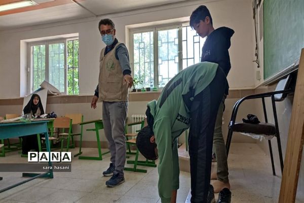 پایش ناهنجاری‌های قامتی در شهرستان گلوگاه