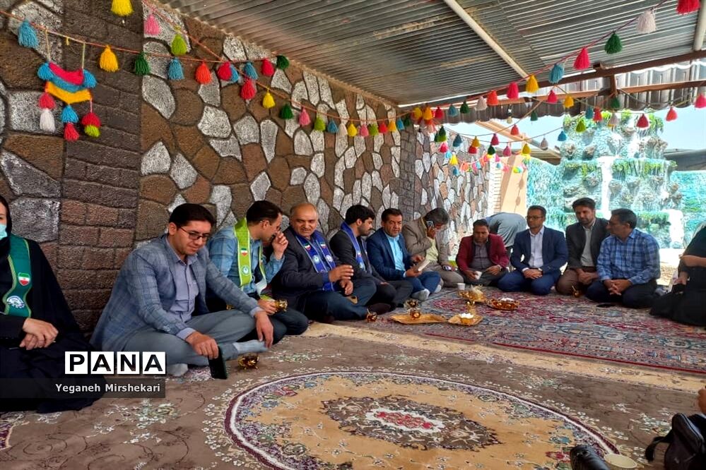 آیین جشن سپاس معلم و گرامیداشت سالروز تاسیس سازمان دانش‌آموزی در سرچهان