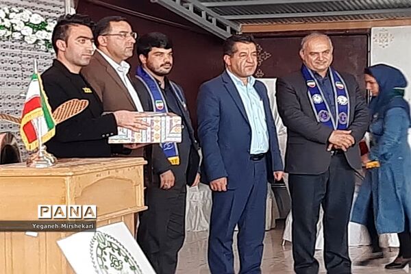 آیین جشن سپاس معلم و گرامیداشت سالروز تاسیس سازمان دانش‌آموزی در سرچهان