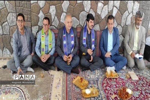 آیین جشن سپاس معلم و گرامیداشت سالروز تاسیس سازمان دانش‌آموزی در سرچهان