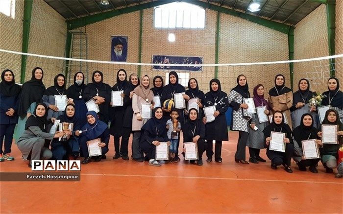 مسابقات ورزشی موجب تقویت روحیه کارگروهی و مشارکت‌پذیری میان فرهنگیان می‌شود