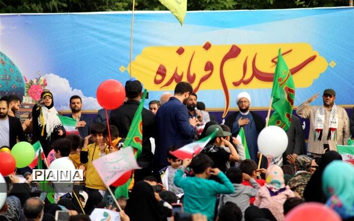 هم‌خوانی دانش‌آموزان روستای شاهمرز با سرود «سلام فرمانده» / فیلم