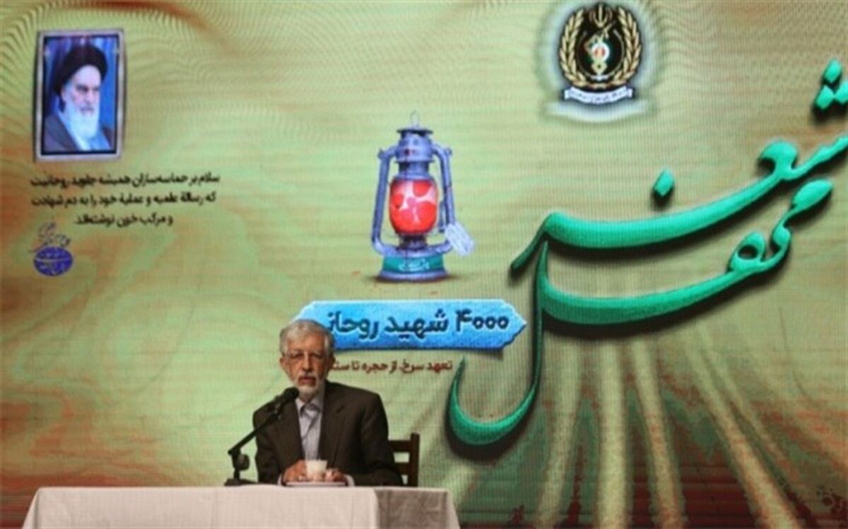 حربه دشمن ضربه به روحانیت است