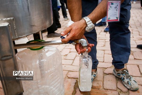 جشنواره گل و گلاب در بوستان آب و آتش