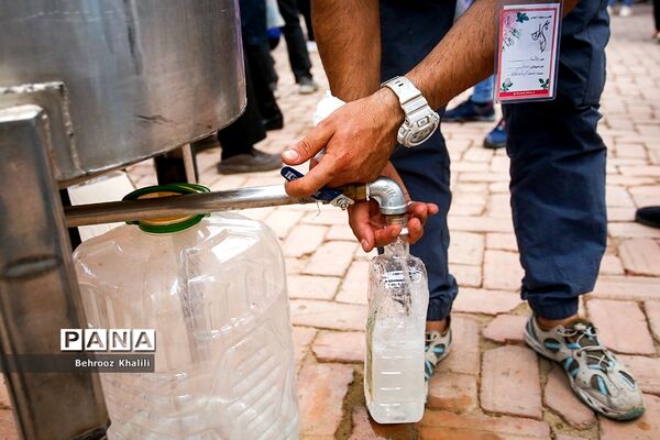 جشنواره گل و گلاب در بوستان آب و آتش