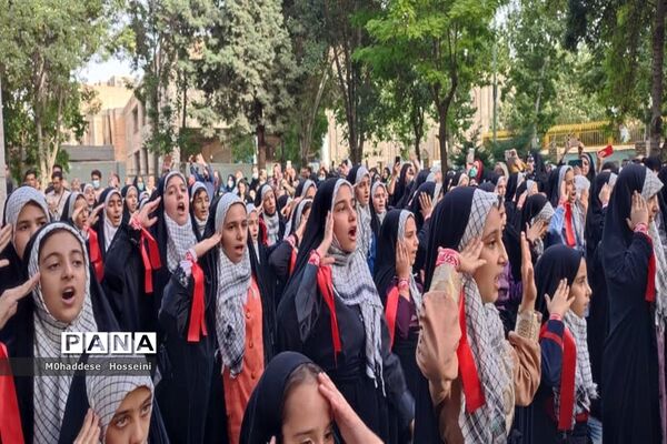 اجتماع ۶۰۰ نفری دهه نودی های شهرستان نظرآباد