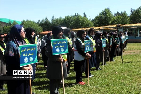 گرامیداشت سالروز تاسیس سازمان دانش‌آموزی و برگزاری مانور تشکیلاتی مربیان پیشتاز در گلستان