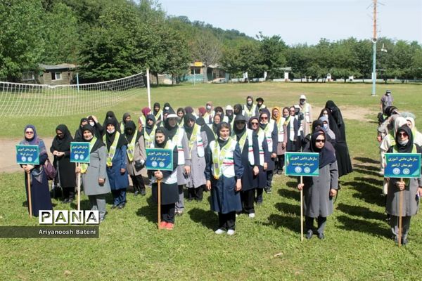 گرامیداشت سالروز تاسیس سازمان دانش‌آموزی و برگزاری مانور تشکیلاتی مربیان پیشتاز در گلستان
