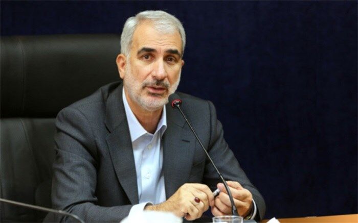 شعار امر به معروف و نهی از منکر، برپایی نماز جماعت در مدارس است