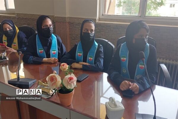 جلسه توانمند‌سازی یازدهمین مجلس دانش‌آموزی پسران و دختران در شهرستان قرچک