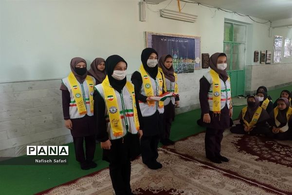 کارگاه آموزش مهارت‌های پیشتازان در مدرسه حضرت معصومه(س) جعفرآباد