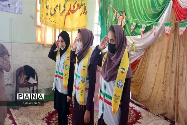 کارگاه آموزش مهارت‌های پیشتازان در مدرسه حضرت معصومه(س) جعفرآباد