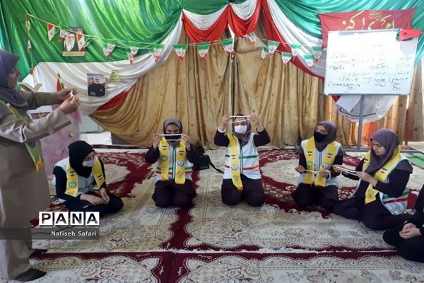 کارگاه آموزش مهارت‌های پیشتازان در مدرسه حضرت معصومه(س) جعفرآباد