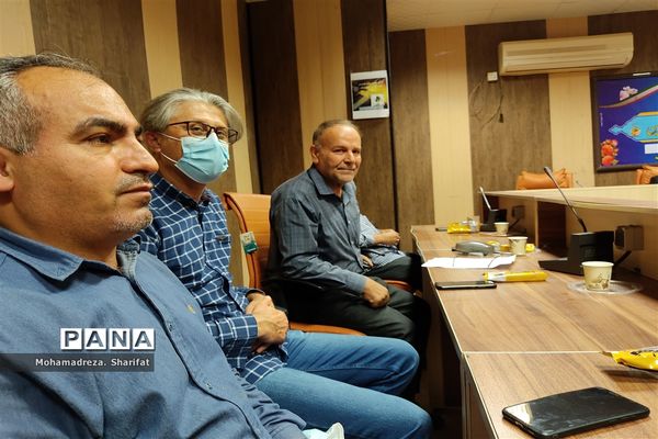 شب شعر مقاومت در اداره آموزش و پرورش شهرستان امیدیه